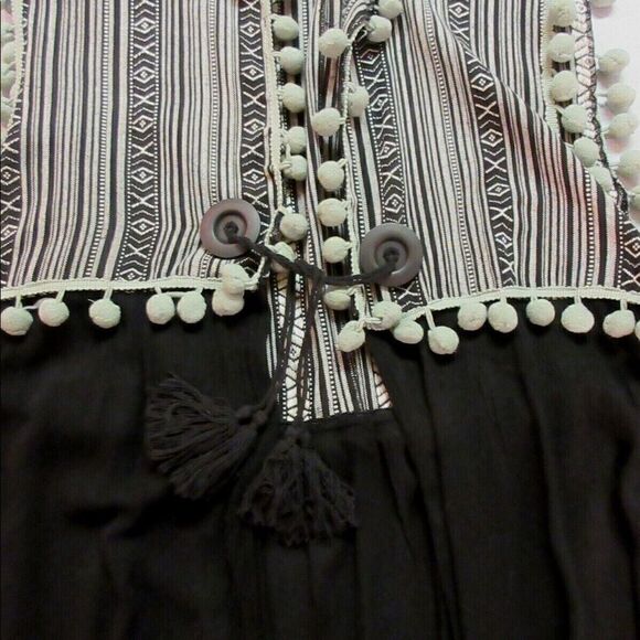 Treska vest with pompon trim OSFM - Picture 4 of 5